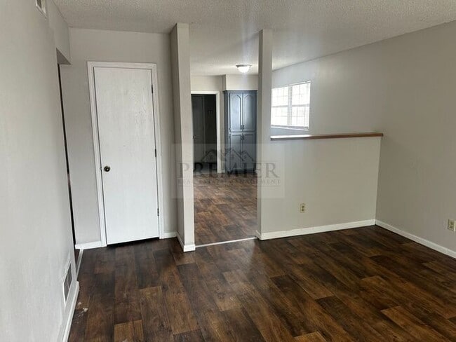 Building Photo - 300 W Montgomery St #2, Odessa, MO 64076 -...