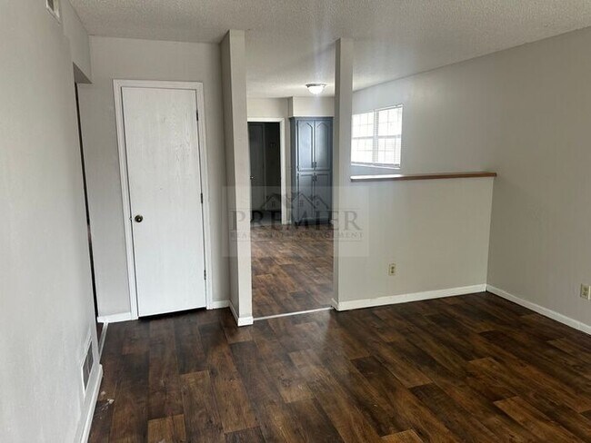 Foto del edificio - 300 W Montgomery St #2, Odessa, MO 64076 -...