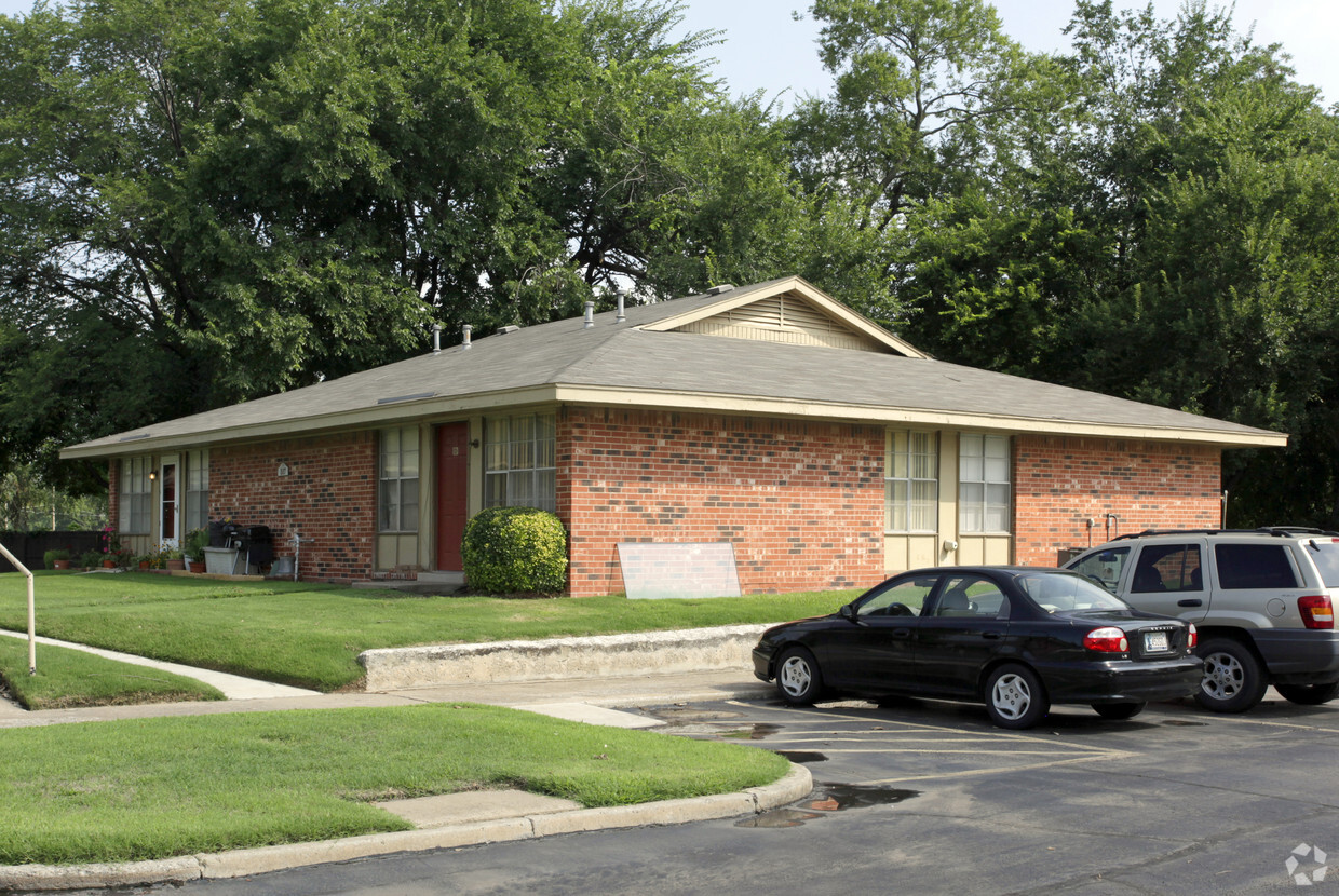 Foto principal - Parkwood Garden Apartments