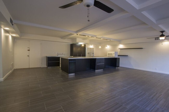 Foto del edificio - 7960 E Camelback Rd