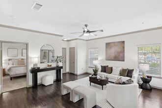 Building Photo - Capri Villas at the Lake