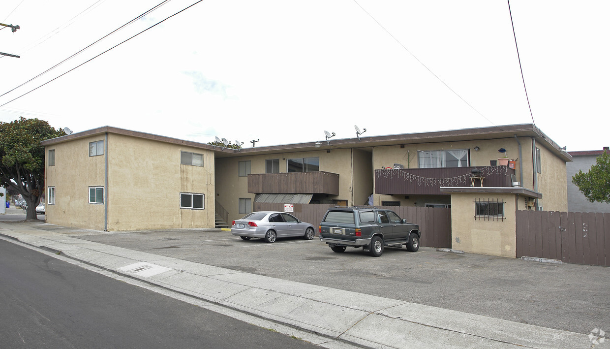 Primary Photo - 1700 Market Ave