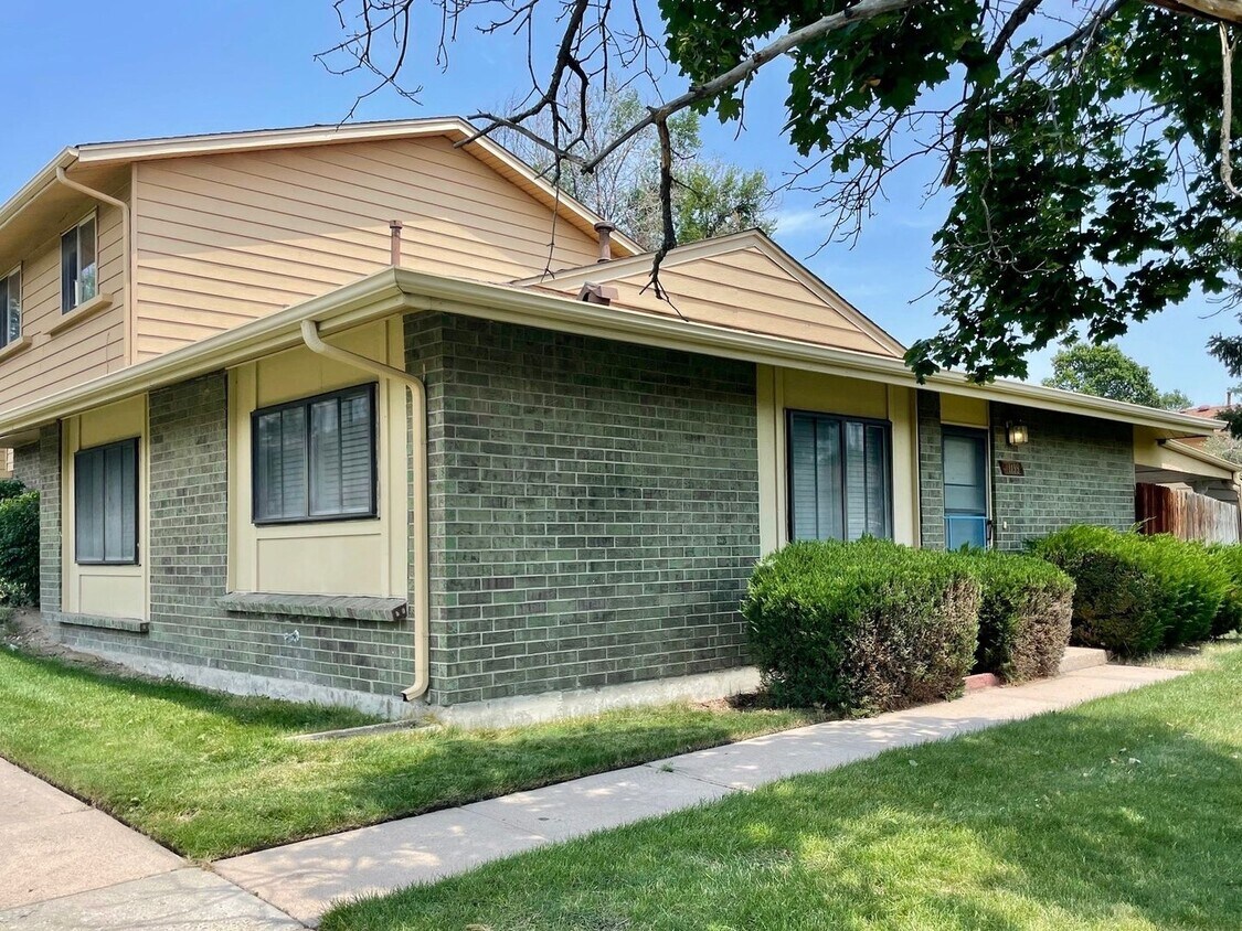 Primary Photo - Beautifully updated, centrally located Tow...