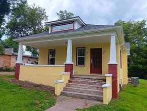 Building Photo - 1813 7th St