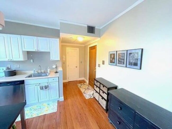 Photo - Bright Studio in Prime Brighton Location – Steps to the Green Line! Apartment