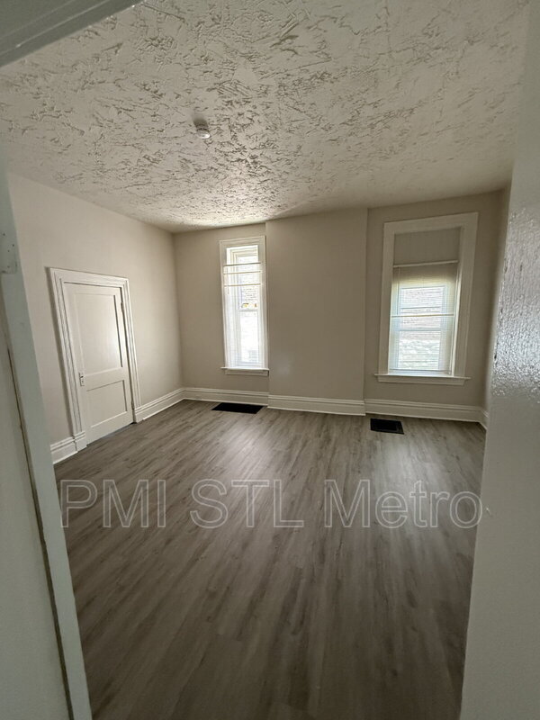 Building Photo - 4037-4039-4039 Enright Ave