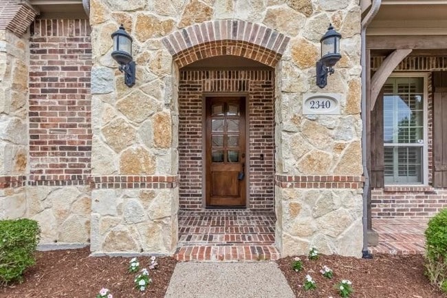 Building Photo - 2340 Boxwood Dr