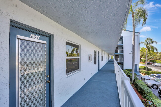 Foto del edificio - 7800 NW 18th St
