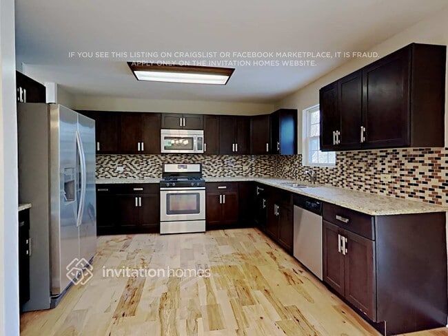 Building Photo - 21536 W Highland Dr