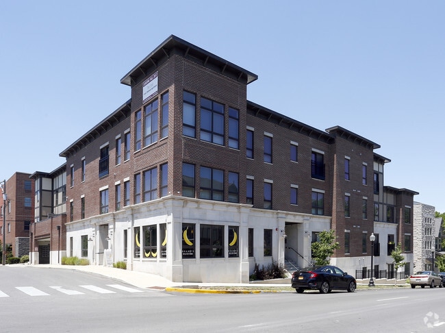 The Crest Apartments Bloomington In Community The Crest