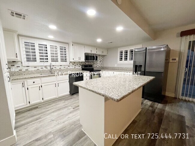 Building Photo - 3 bedroom, 2.5 bathroom home with pool, la...