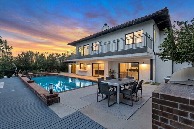 Foto del edificio - 5952 Woodland View Dr