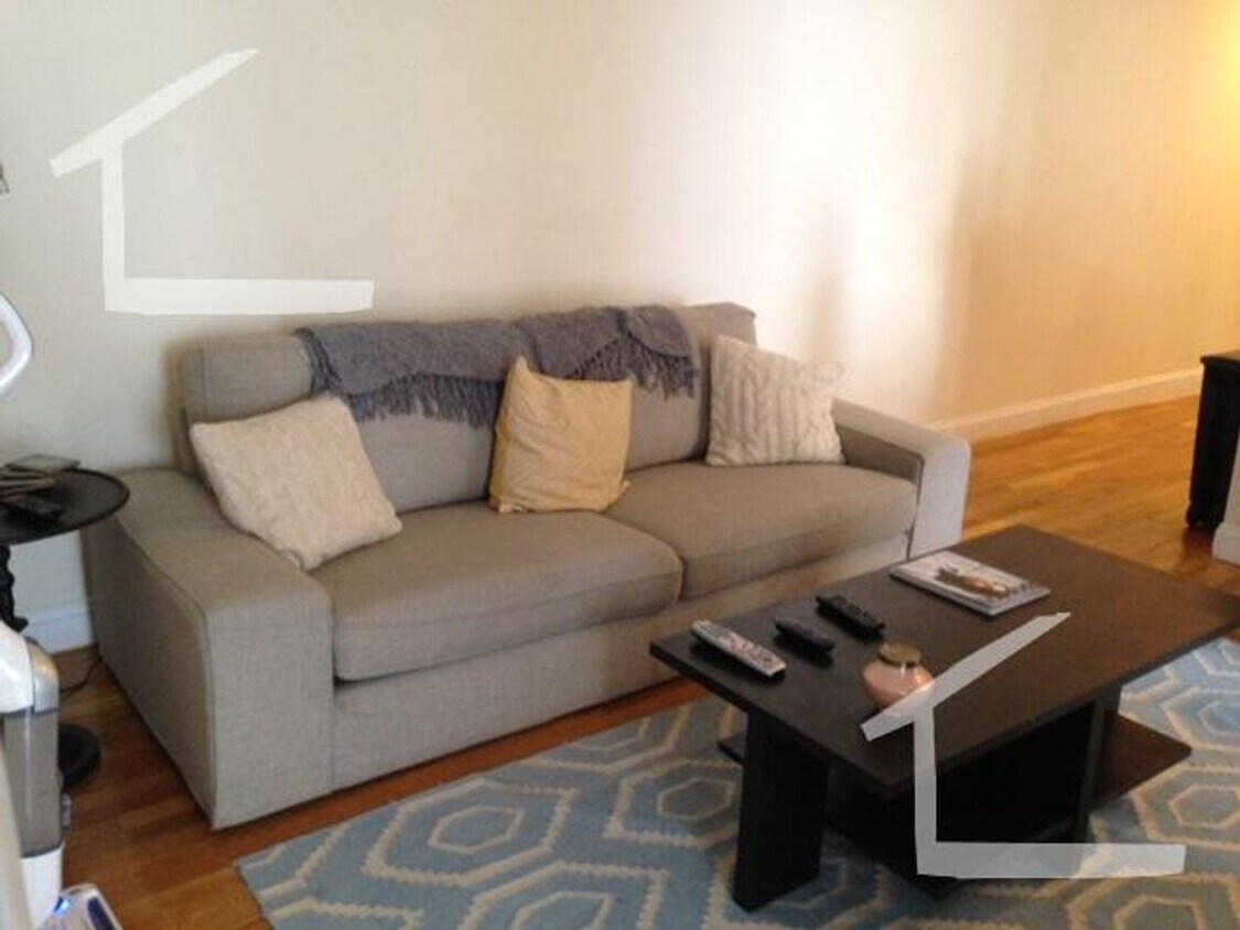 Foto del edificio - 38 Egmont St #5E Brookline MA 02446