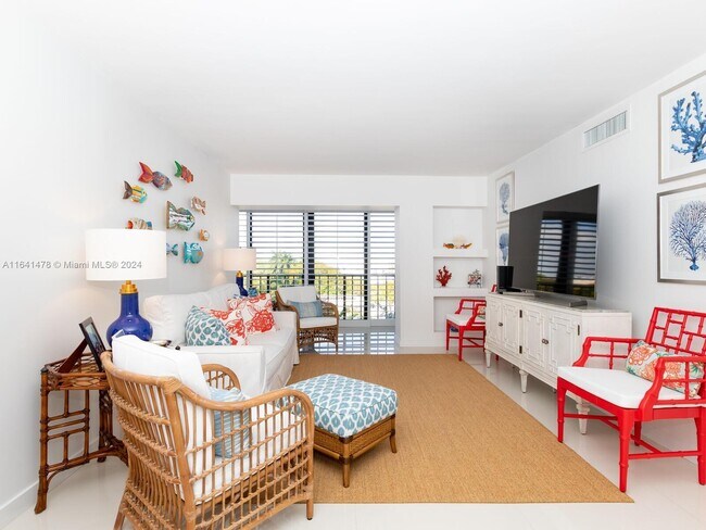 Foto del edificio - 77 Crandon Blvd