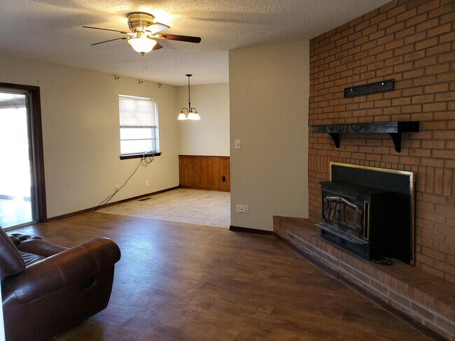 Building Photo - 4510 Prairie Rd