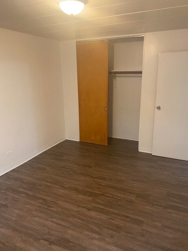 Foto del edificio - 6951 Stanley Ave