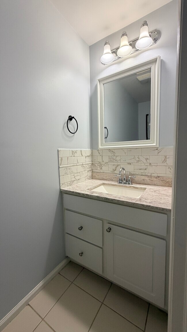 Baño 1 (Medio) - 37A Cheever St