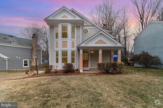 Building Photo - 15090 Holleyside Dr