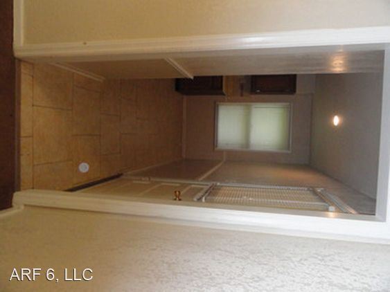 Building Photo - 2 br, 1 bath House - 8900 E 73rd Street