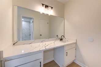 Building Photo - 7838 Royalwood Dr Building Photo - 7838 Royalwood Dr