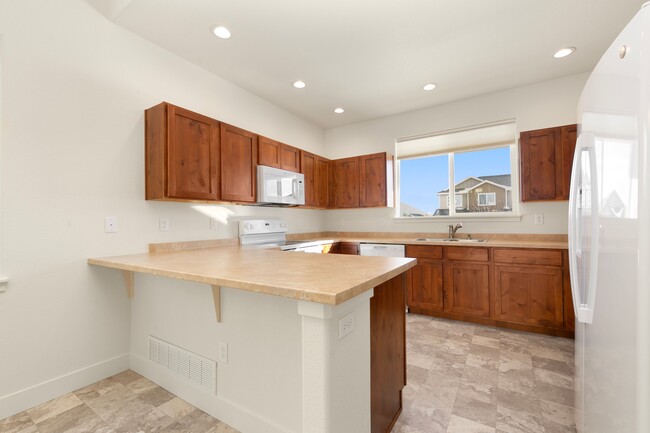 Kitchen - 941 Milner Pass Rd