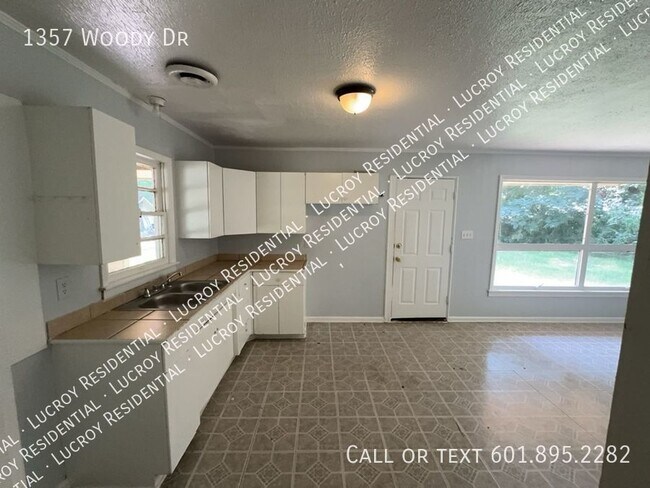 Foto del edificio - Lovely 3-bedroom, 2-bathroom home located ...