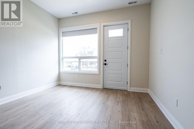 Photo du bâtiment - B - 728 ELEVENTH AVENUE