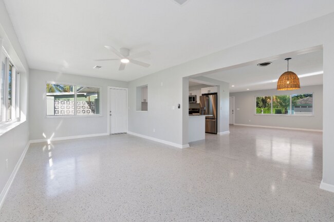 Foto del edificio - 4630 SE Rocky Point Way