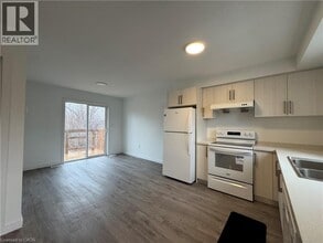 Building Photo - 127 HighRiver Trl