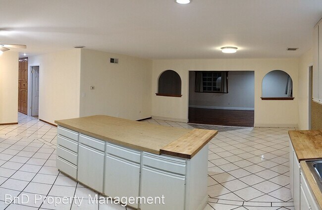 Foto del edificio - 5 br, 3 bath House - 9634 Cecilwood