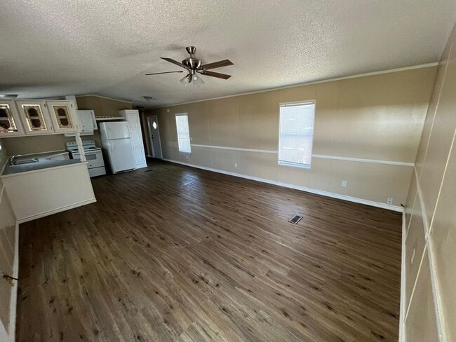 Building Photo - Beautiful and Spacious 2 bedroom 2 bath MH...