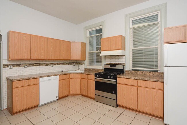 Foto del edificio - 3214 N Racine Ave