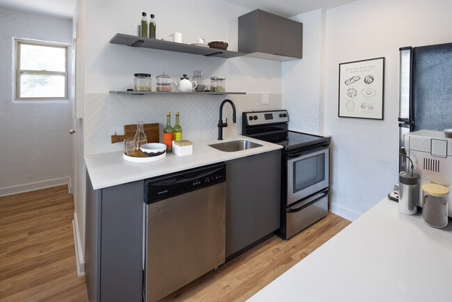 Photo - Edgewood Mews Apartments
