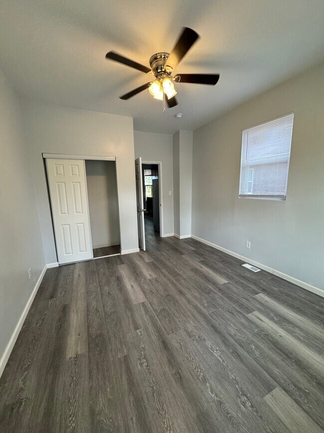 Dormitorio 1 - 826 Sycamore St