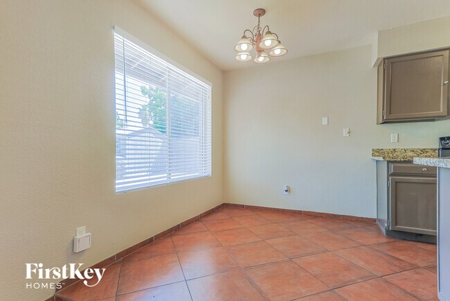 Foto del edificio - 2670 W McNair St