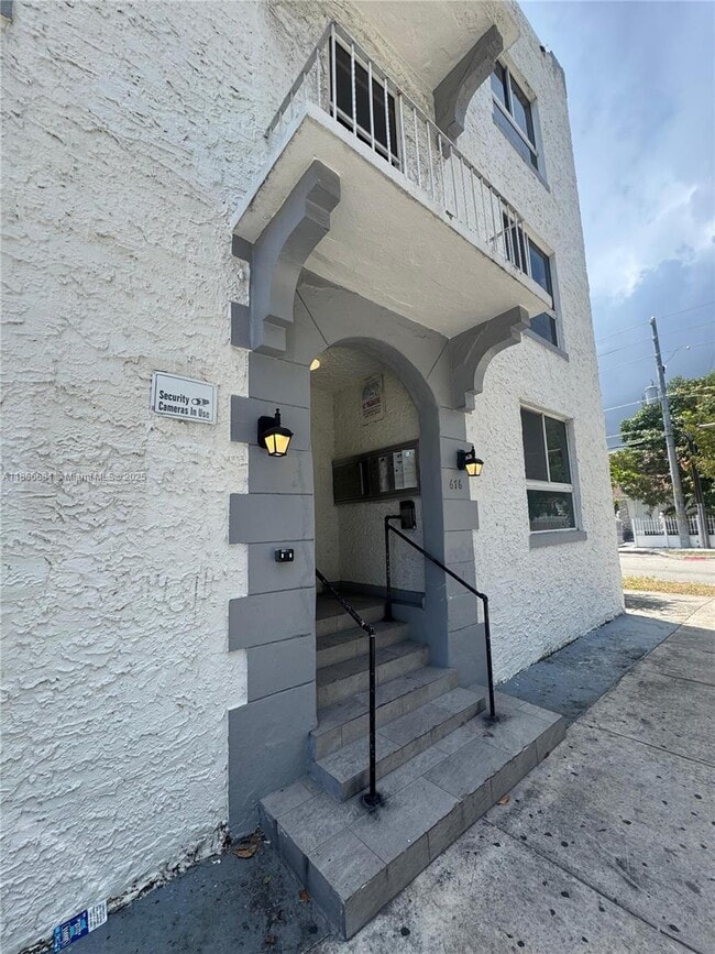 Foto del edificio - 676 SW 2nd St