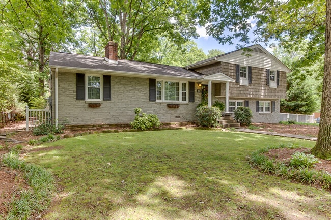 Photo - 413 Cherokee Dr House