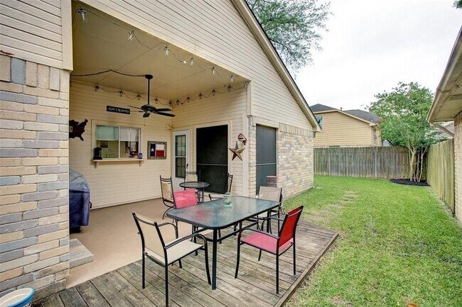 Foto del edificio - 3515 Meadowcrest Ln