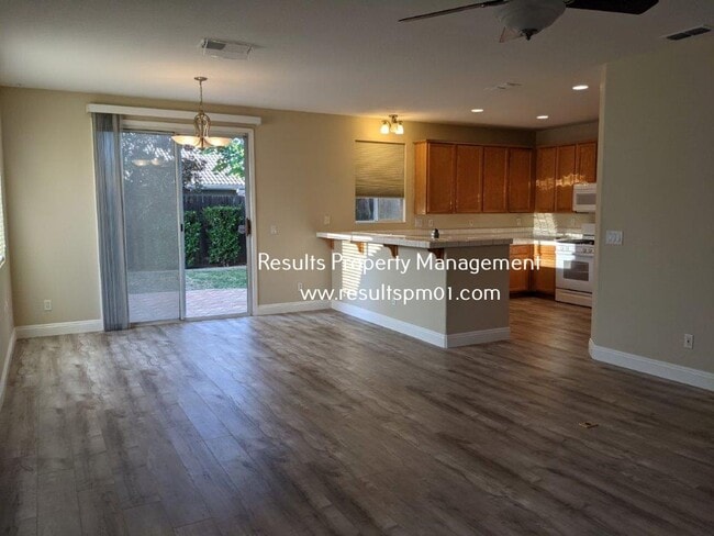 Building Photo - Lincoln Gem