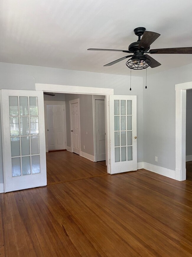 Photo - 318 E Park Ave Apartment