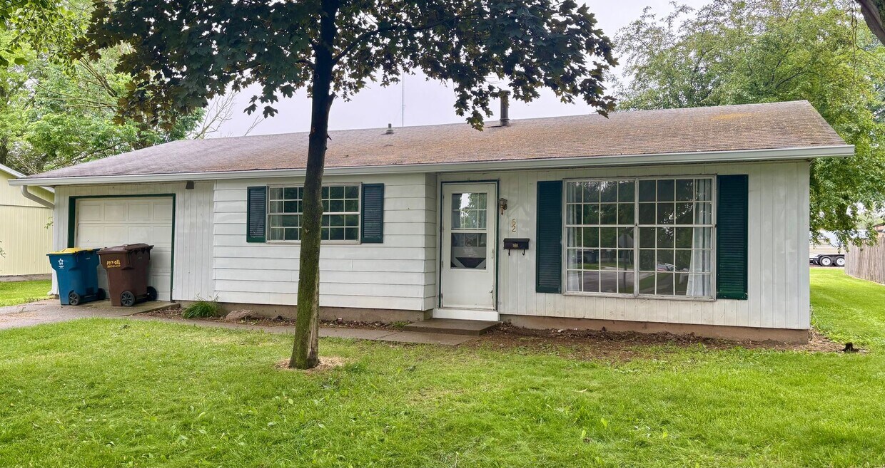 Primary Photo - Check Out This 4-Bed/1-Bath House in Bluff...