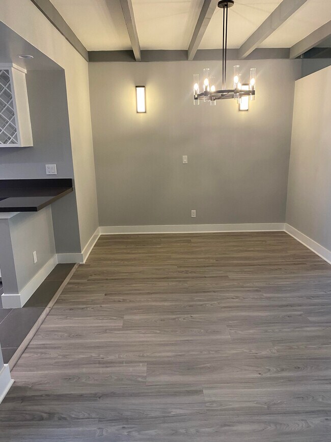 Building Photo - 330 S Willaman Dr