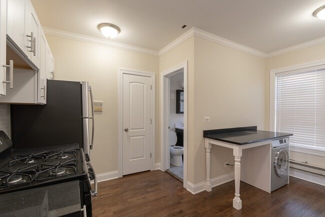 Foto del edificio - 3826 N Greenview Ave