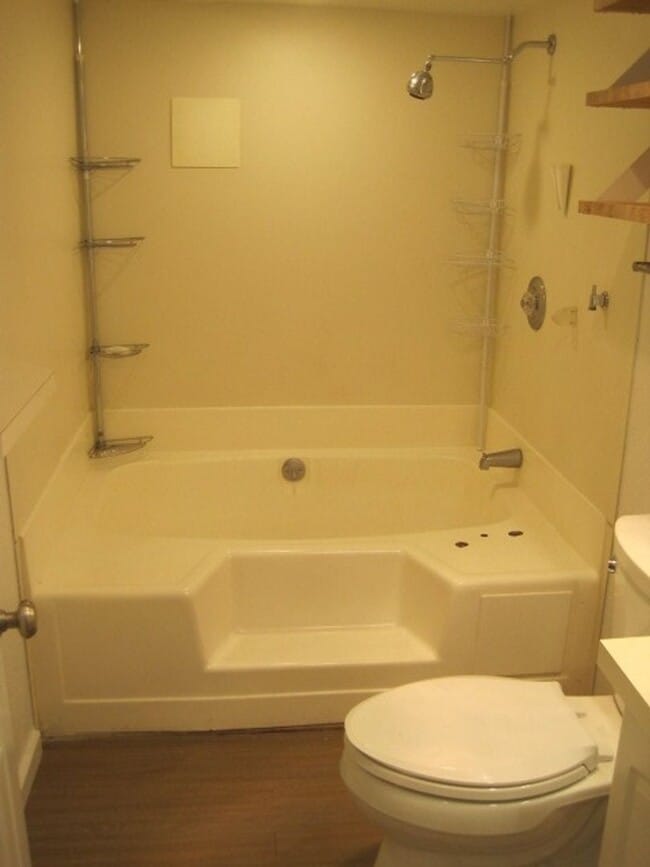 Building Photo - 549