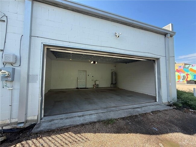 Building Photo - 204 W Jackson Ave