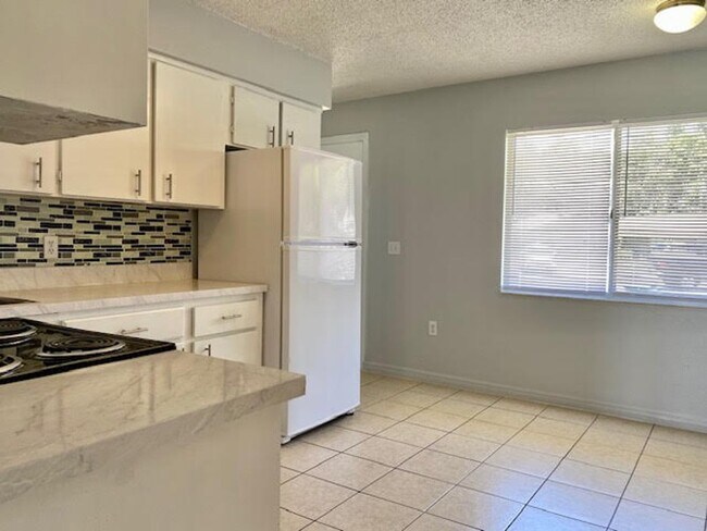 Foto del edificio - 4504-4506 Ballentine Ct