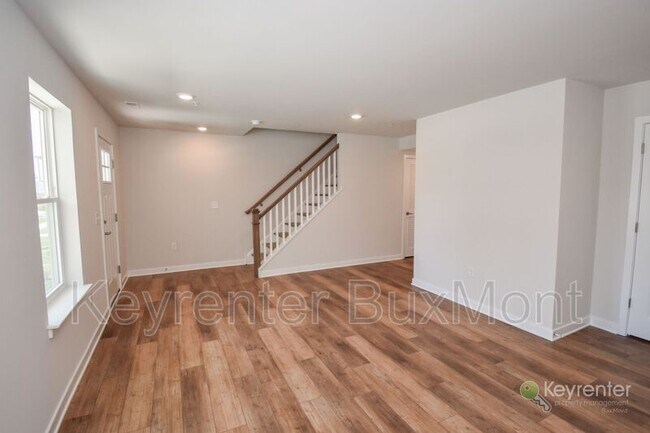 Building Photo - 4991 Franklin Cir