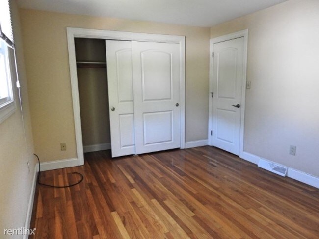 Foto del edificio - 3 br, 1.5 bath Townhome - 154 Roysan St