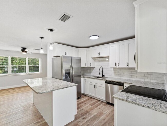 Building Photo - 5425 Waters Edge Dr