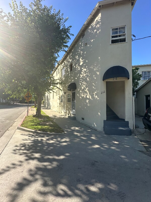 Building Photo - 212 S Moreno Dr